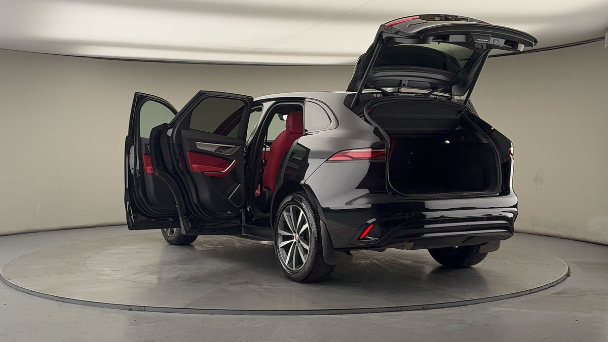 Jaguar F-PACE Image 23