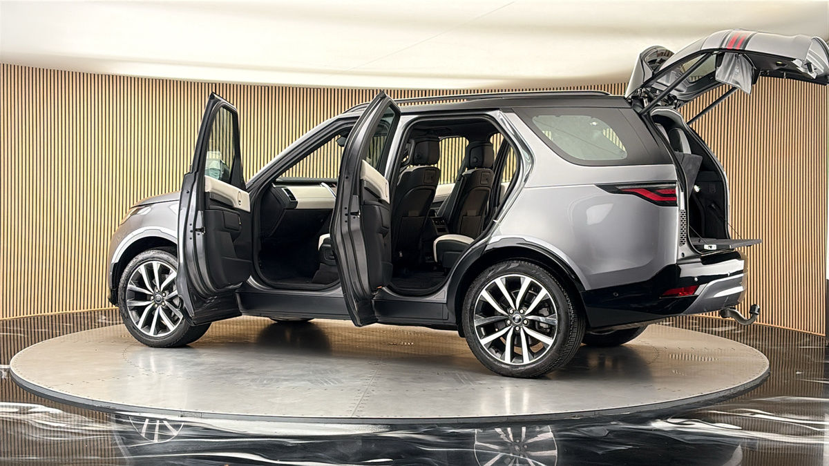 More views of Land Rover Discovery