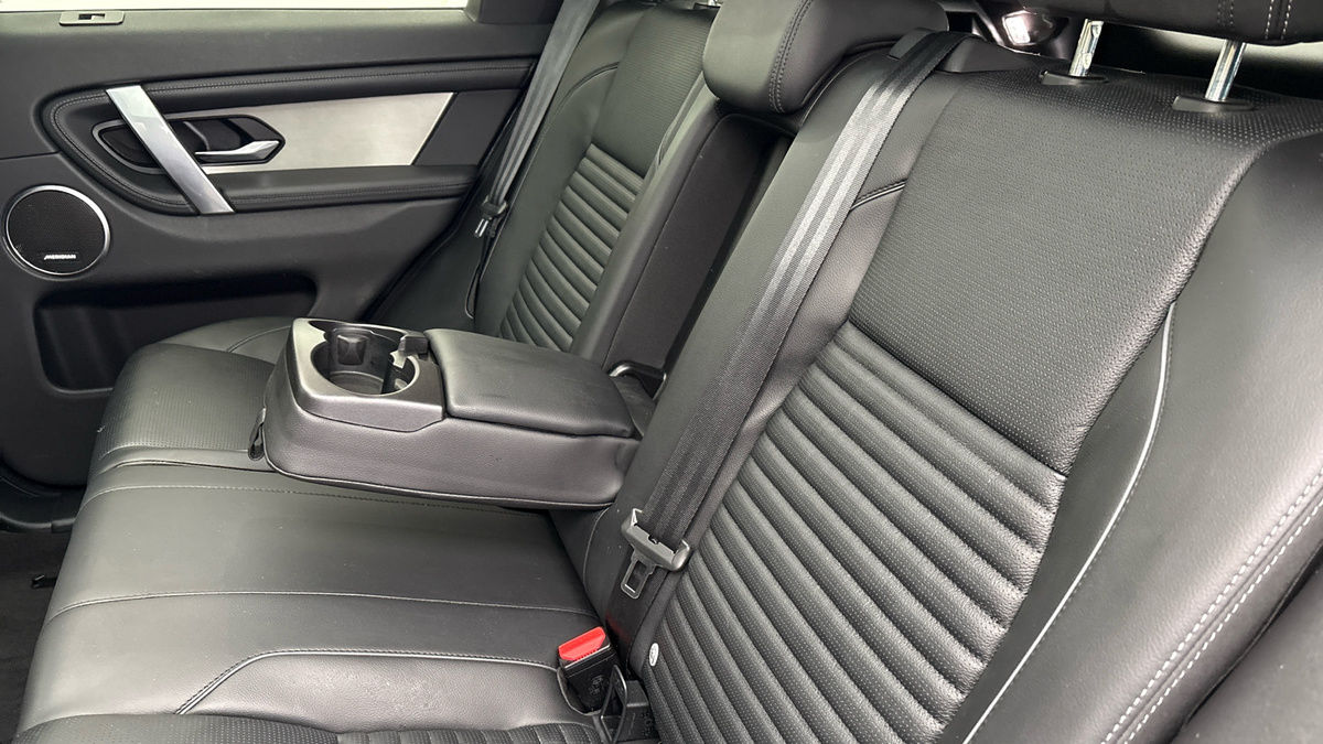 Land Rover Discovery Sport Image 9
