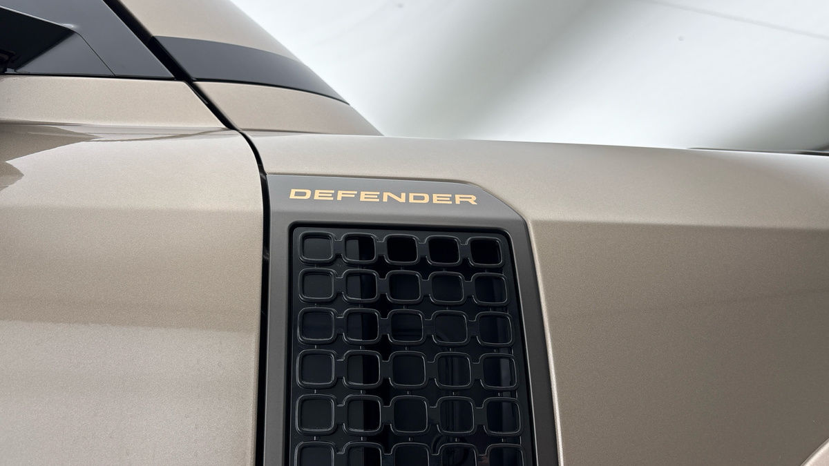 Land Rover Defender 110 Urban Image 27