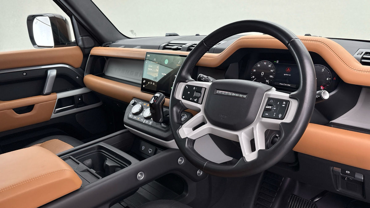 Land Rover Defender 110 Image 5