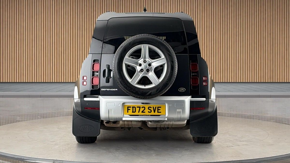 Land Rover Defender 110 Image 4