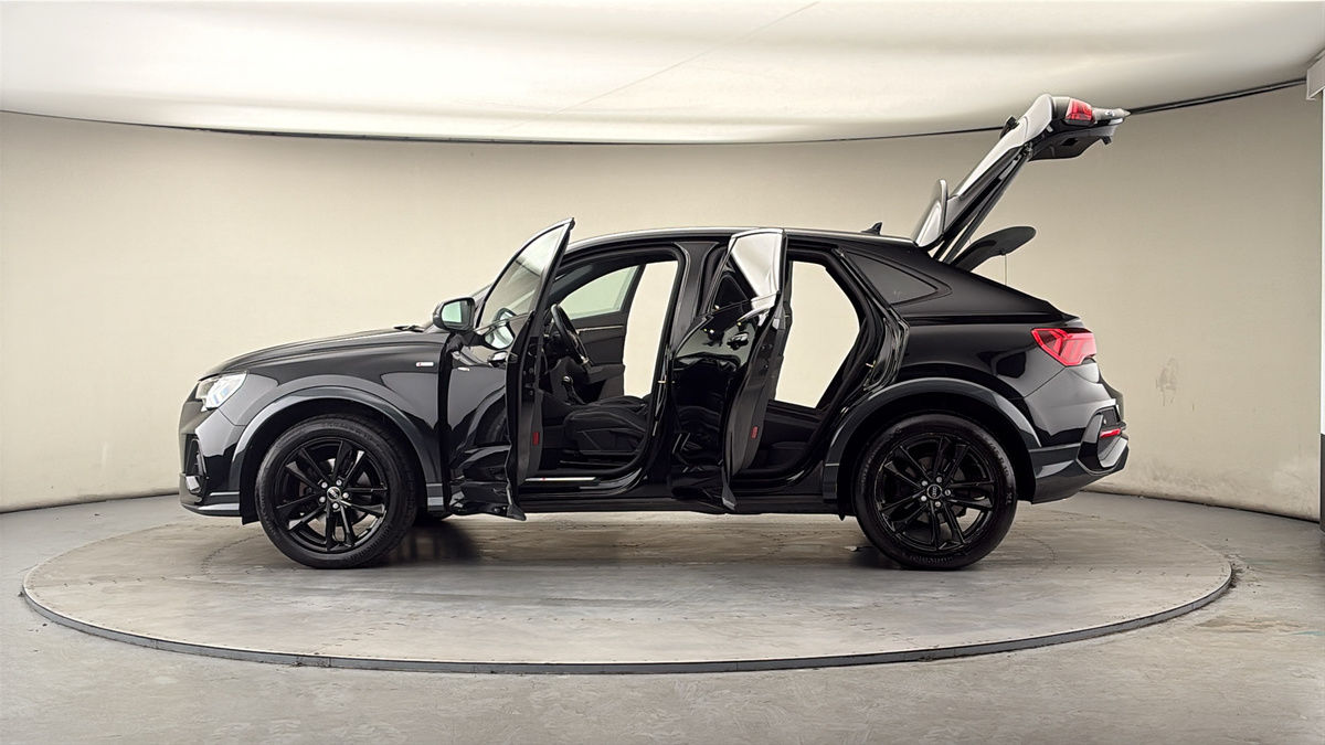 More views of Audi Q3