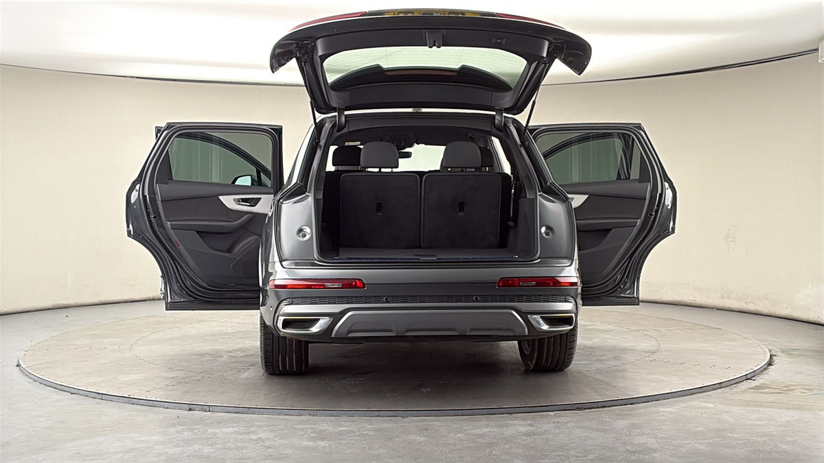 More views of Audi Q7