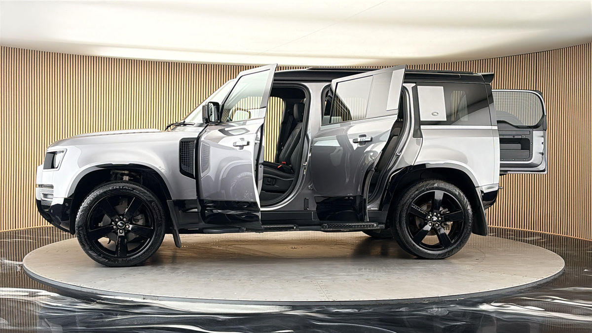 More views of Land Rover Defender 110