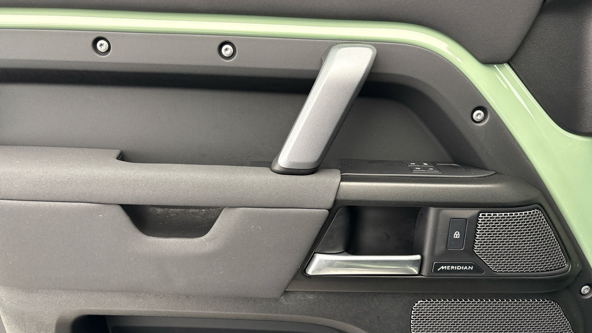 Land Rover Defender 90 Image 19