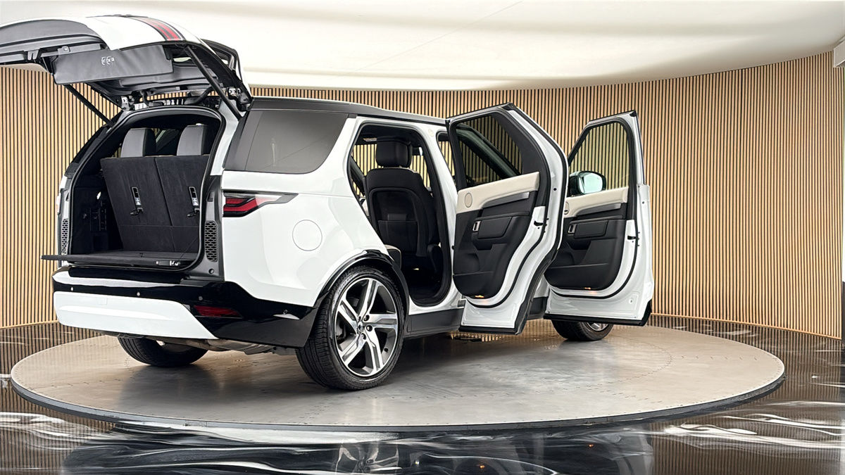 More views of Land Rover Discovery