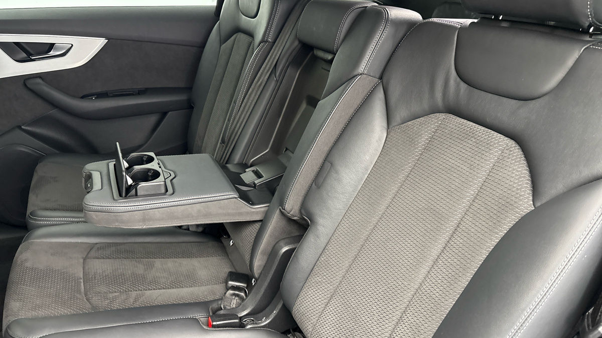 Audi Q7 Image 9