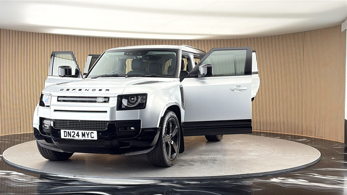 More views of Land Rover Defender 110