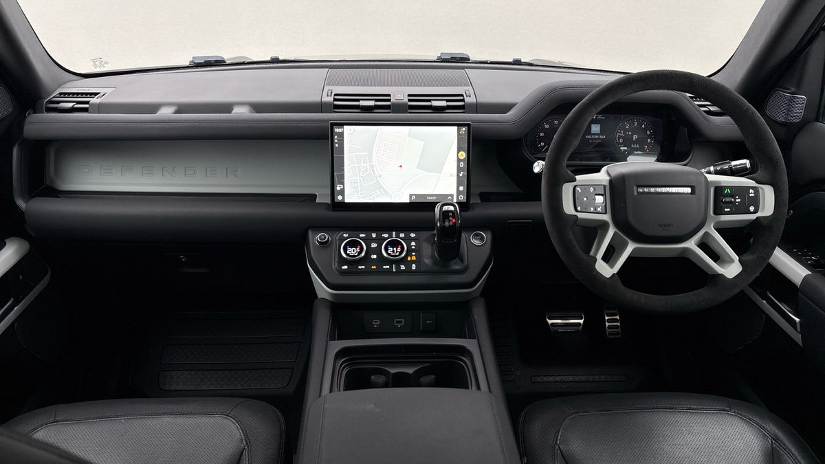 Land Rover Defender 110 Image 12