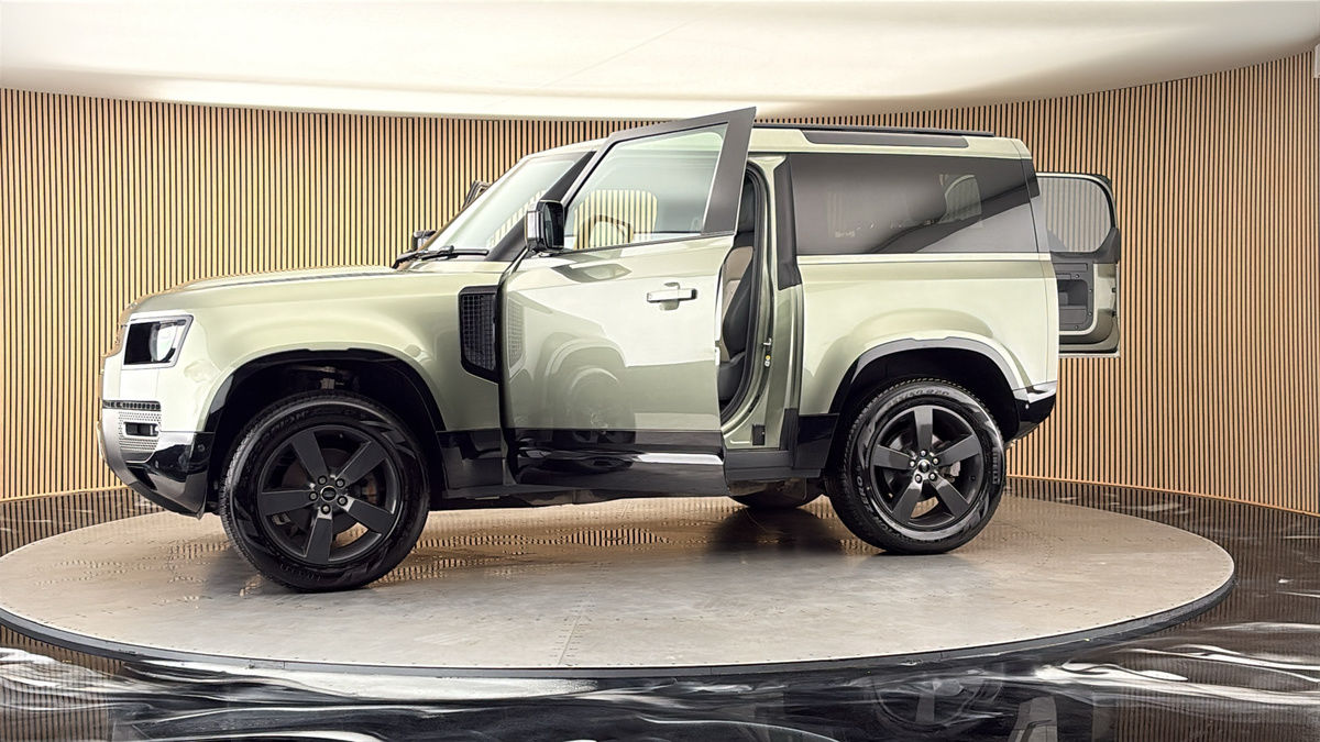 More views of Land Rover Defender 90