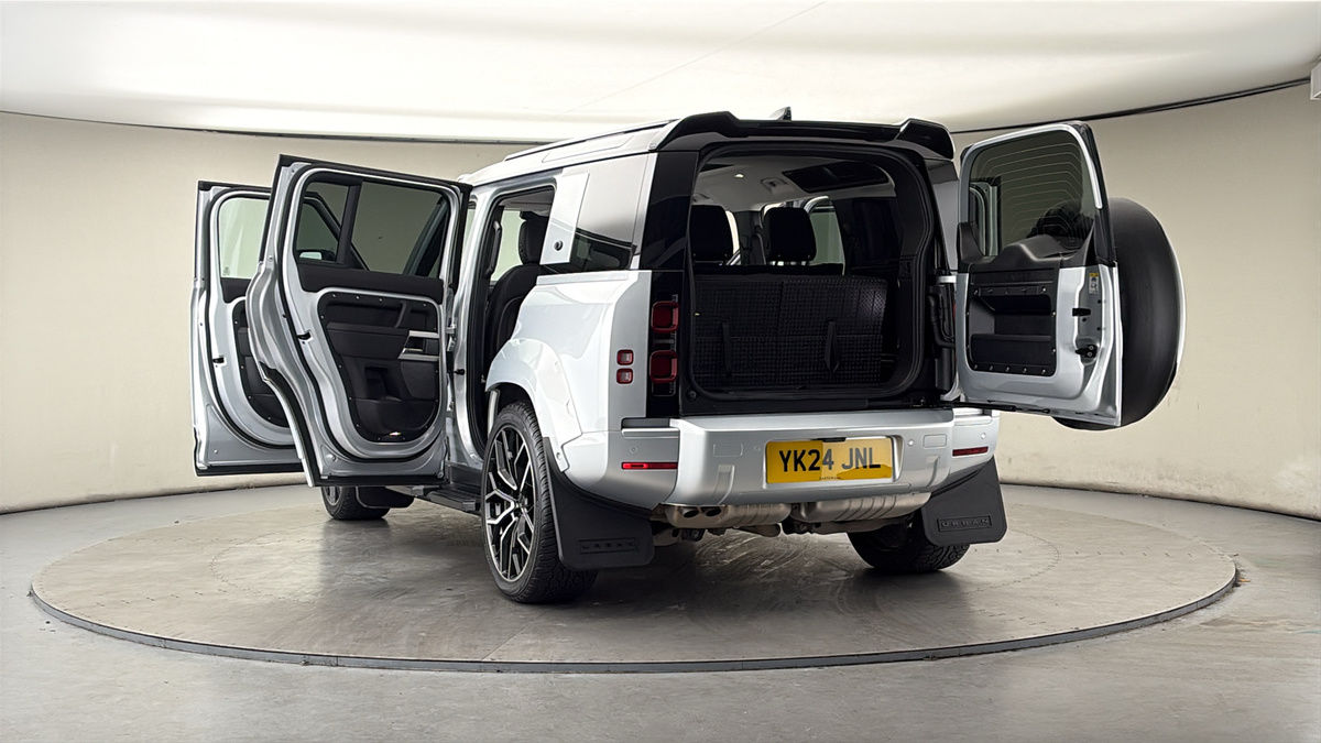 More views of Land Rover Defender 110