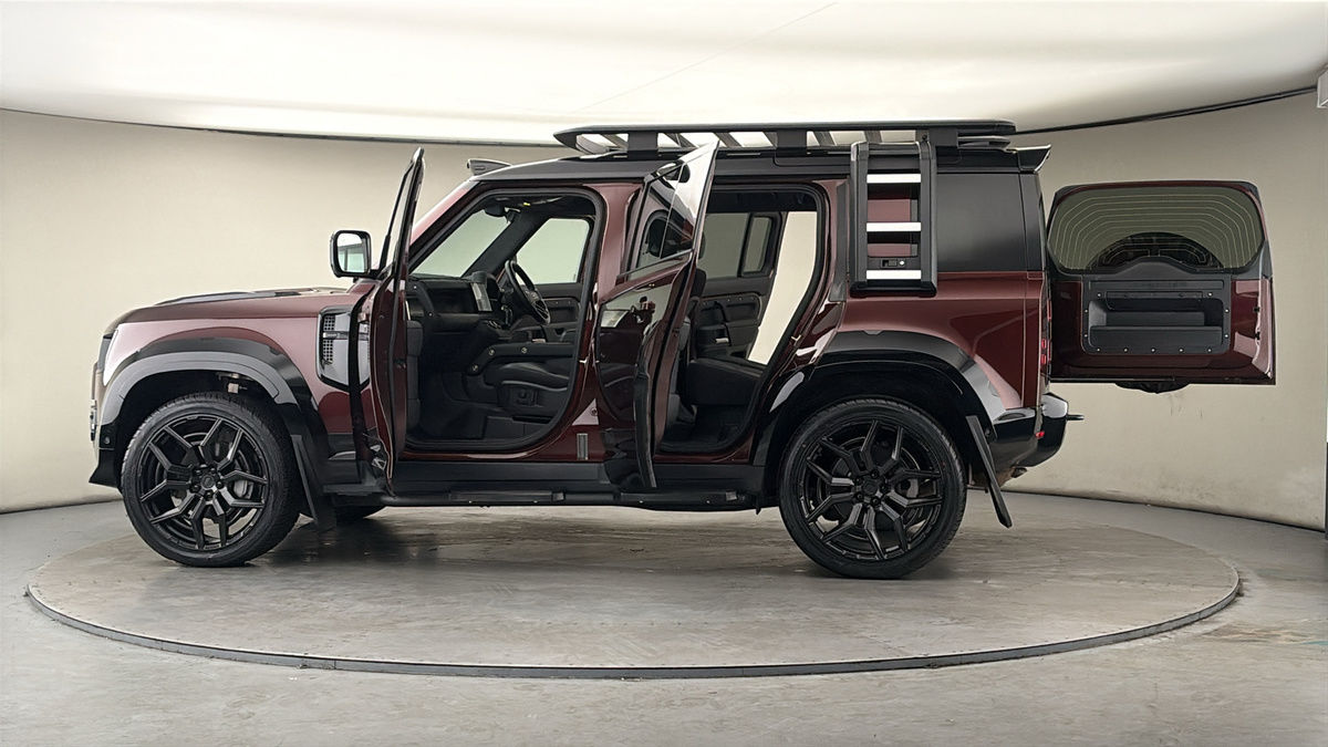 More views of Land Rover Defender 110