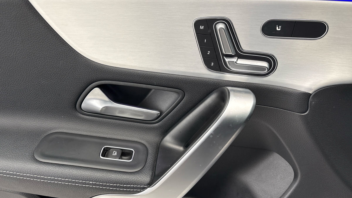 Mercedes-Benz CLA Image 19