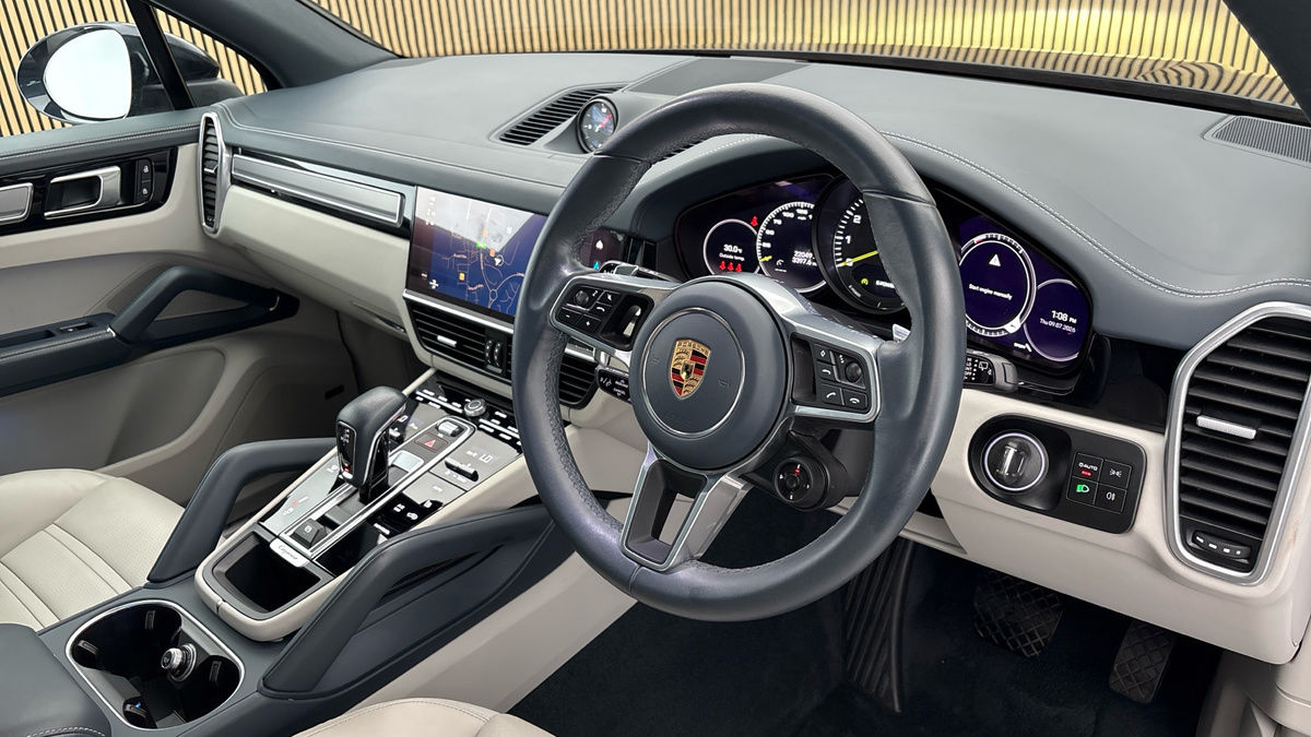 Porsche Cayenne Image 5