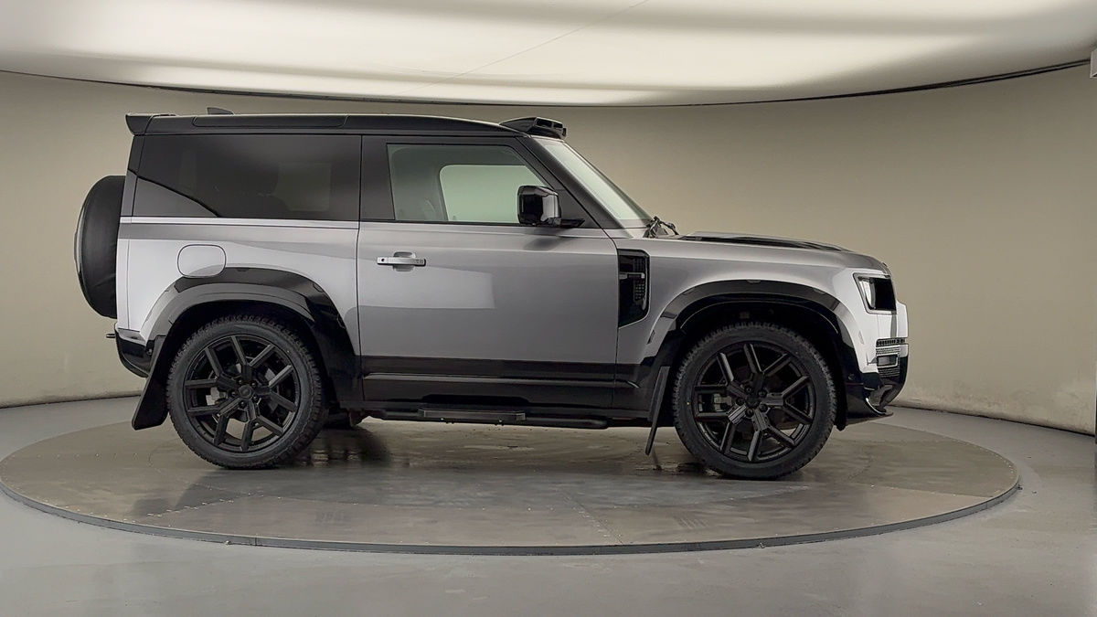 More views of Land Rover Defender 90