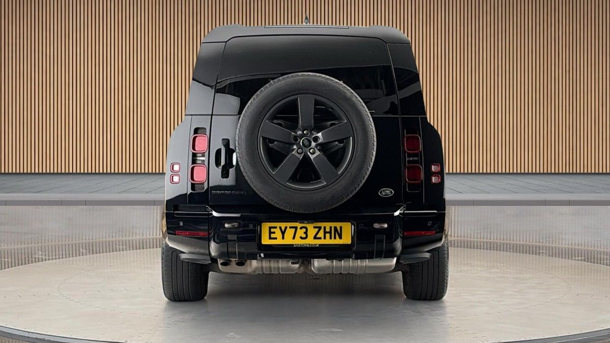 Land Rover Defender 130 Image 4