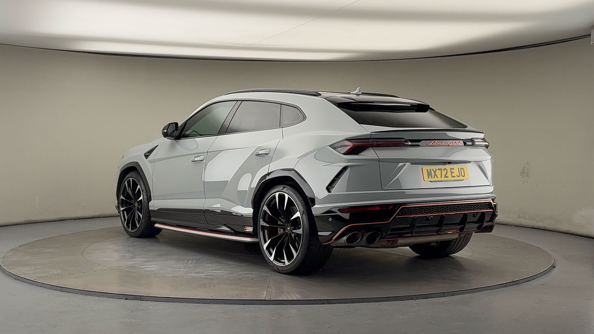 Lamborghini Urus Image 2