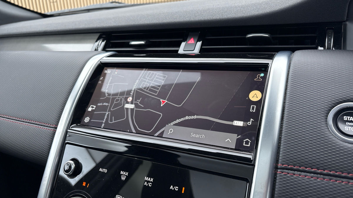 Land Rover Discovery Sport Image 17