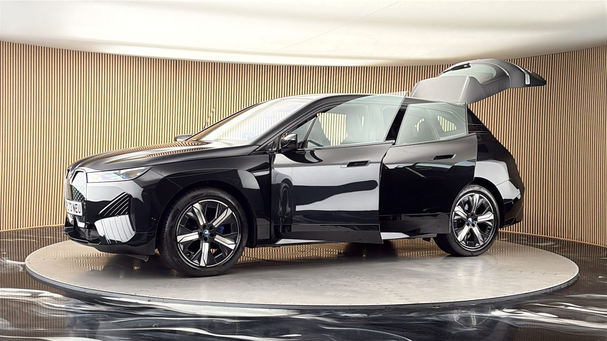 More views of BMW iX
