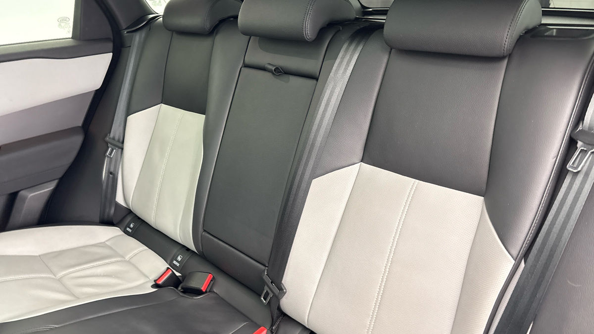 Land Rover Range Rover Velar Image 8