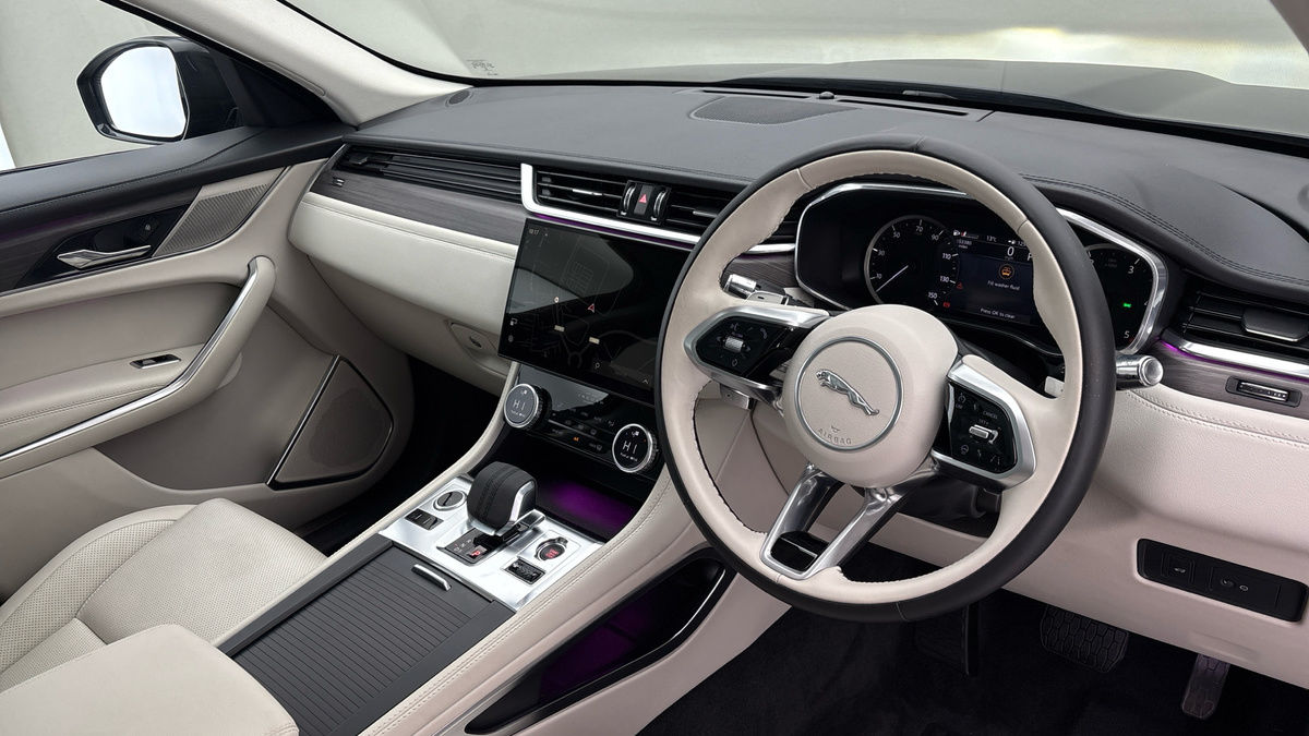 Jaguar F-PACE Image 5