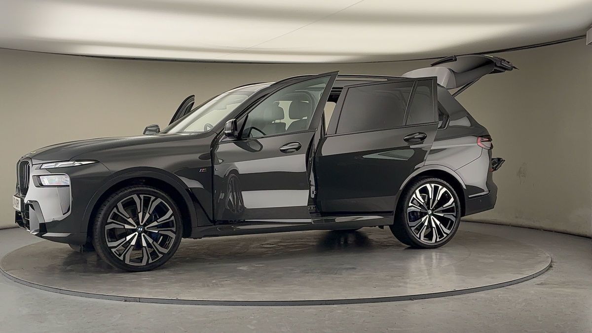 More views of BMW X7