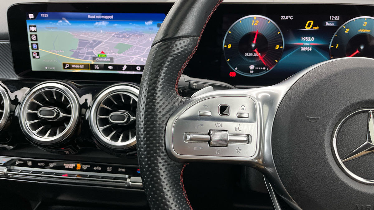 Mercedes-Benz GLB Image 13