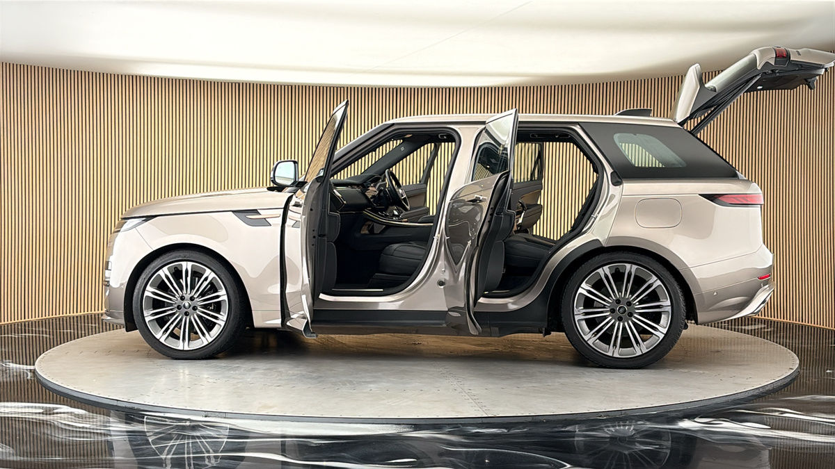 More views of Land Rover Range Rover Sport