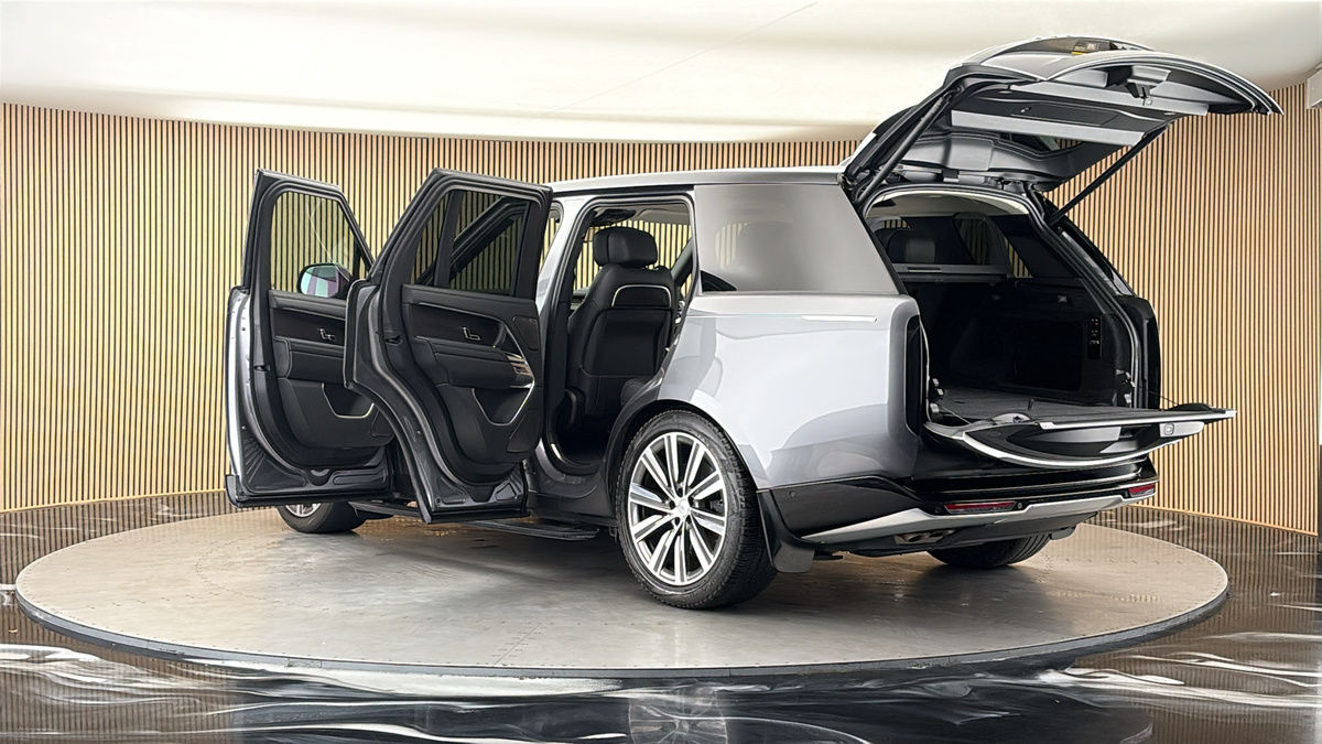 More views of Land Rover Range Rover
