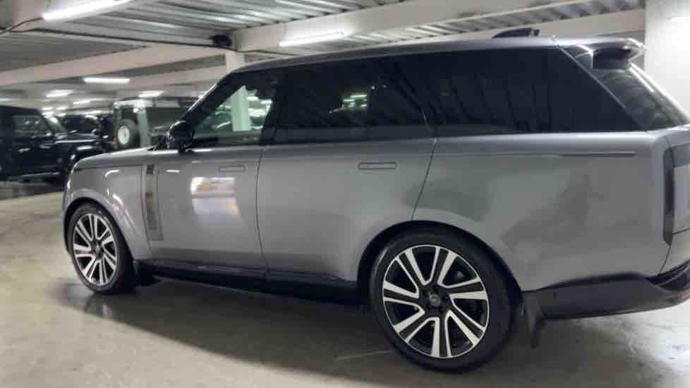 More views of Land Rover Range Rover