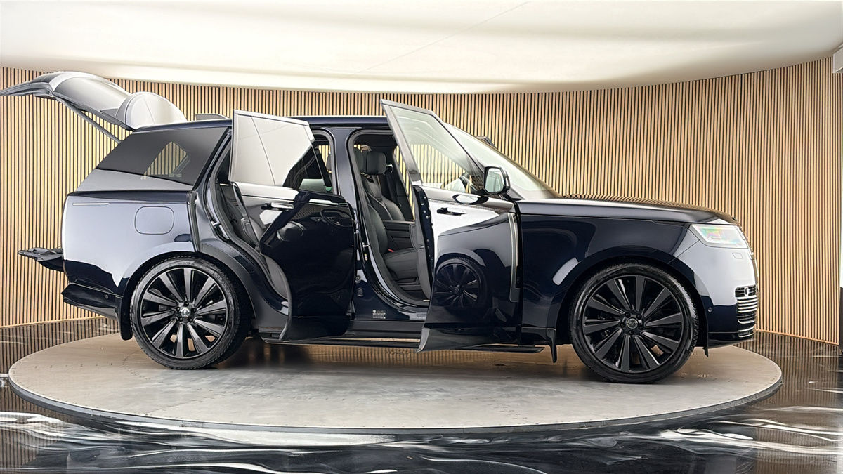 More views of Land Rover Range Rover