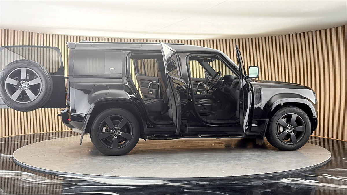 More views of Land Rover Defender 110