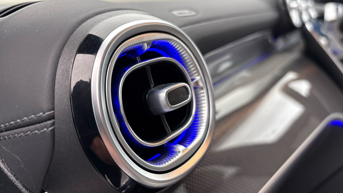 Mercedes-Benz GLC Image 25