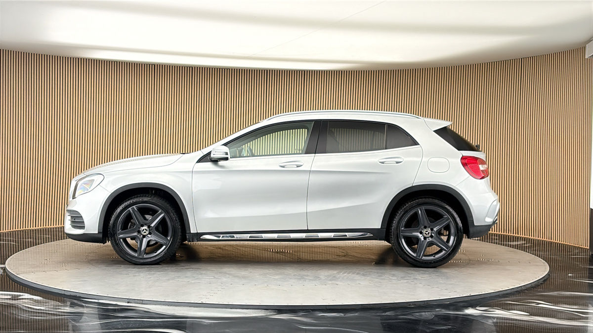 Mercedes-Benz GLA Image 15
