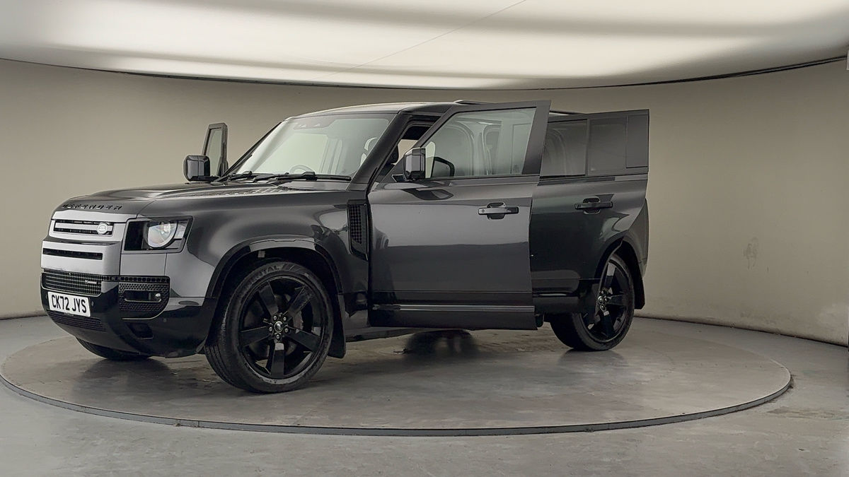 Land Rover Defender 110 Image 22