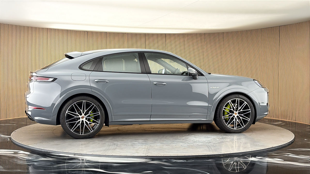 More views of Porsche Cayenne