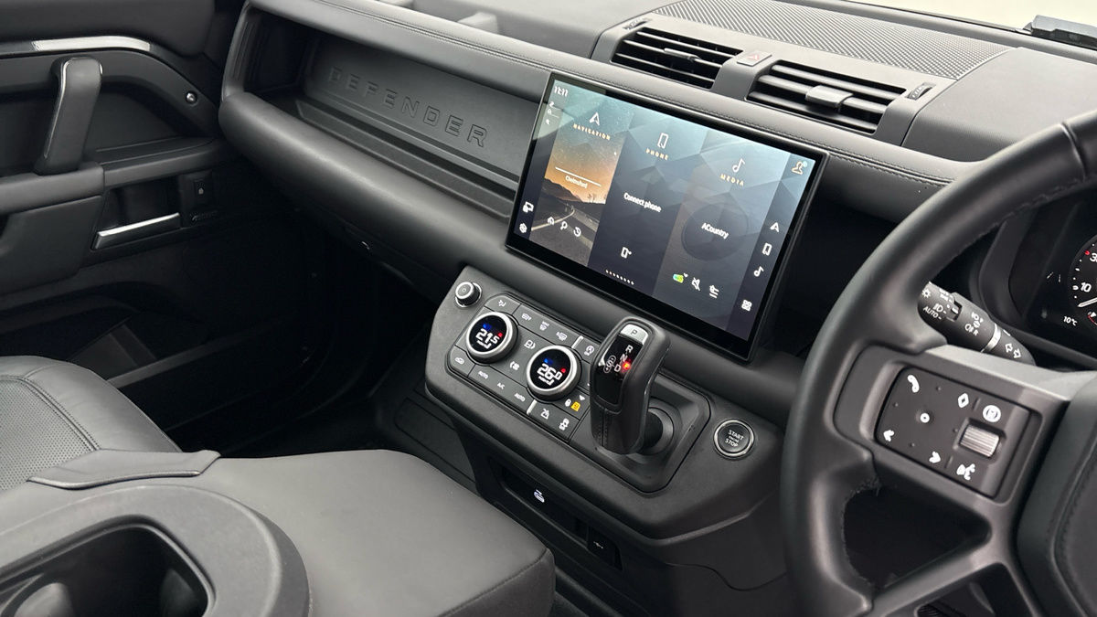 Land Rover Defender 90 Urban Image 18