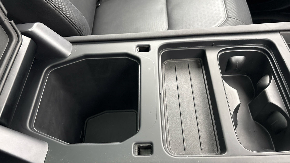 Land Rover Defender 110 Image 29
