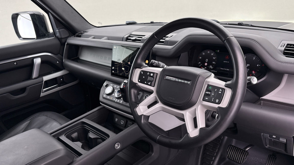 Land Rover Defender 110 Image 5