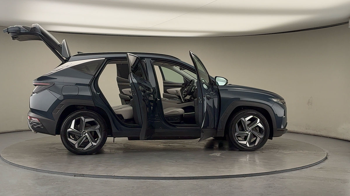 More views of Hyundai TUCSONix35