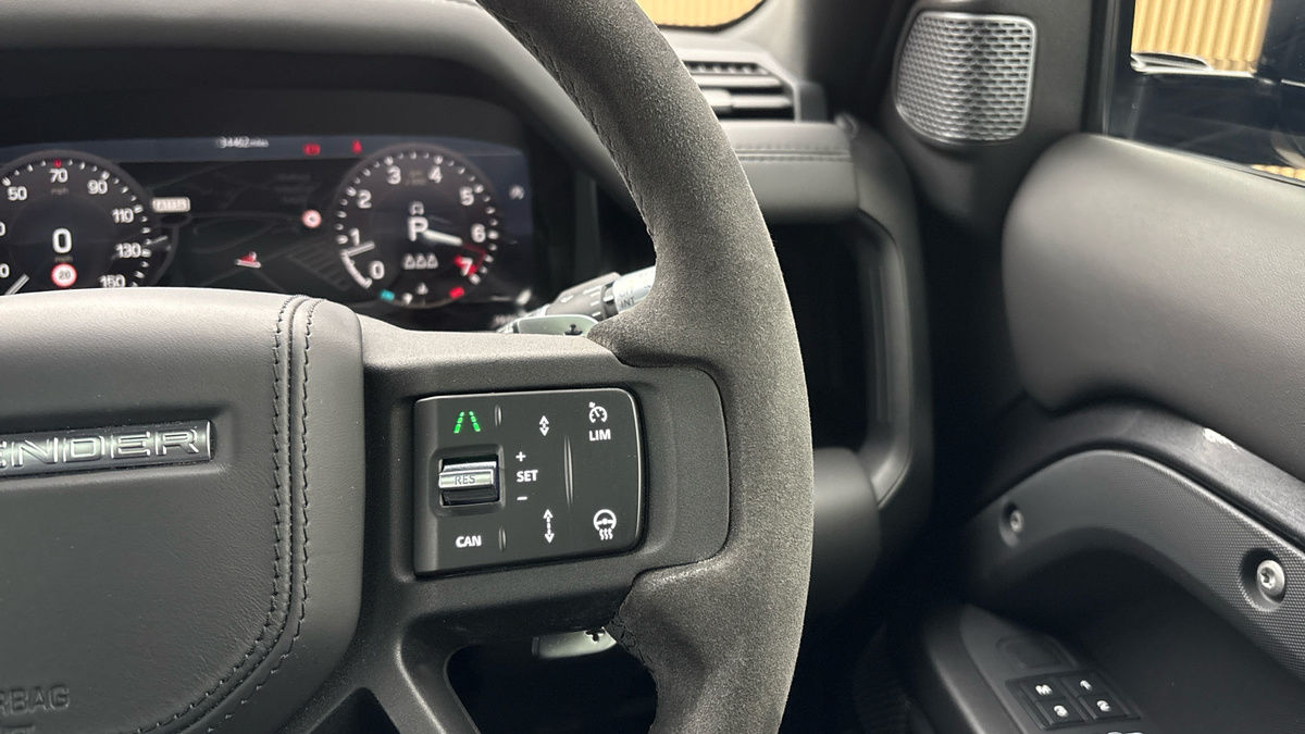 Land Rover Defender 90 Image 14