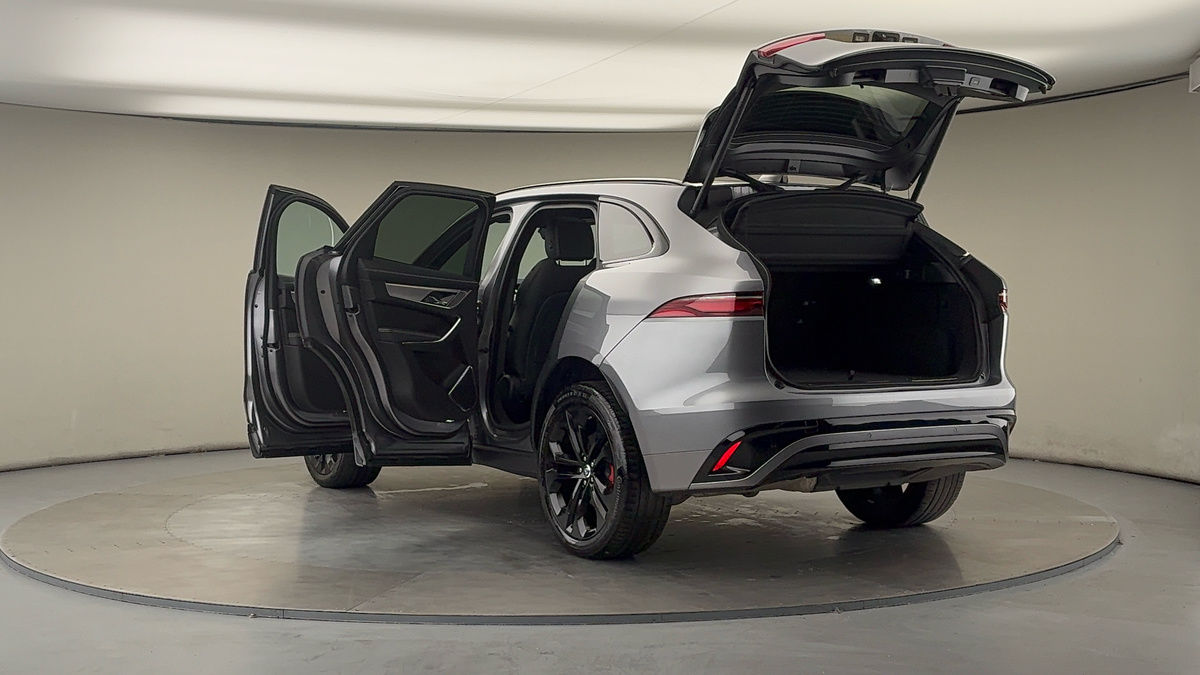 Jaguar F-PACE Image 23