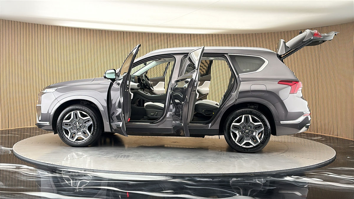 More views of Hyundai Santa Fe