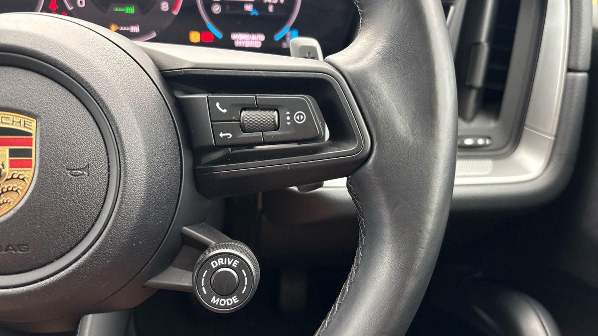 Porsche Cayenne Image 14