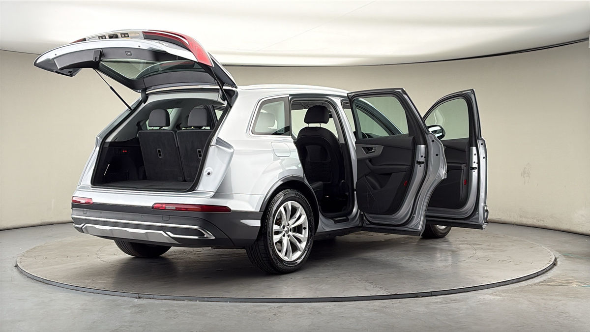 More views of Audi Q7