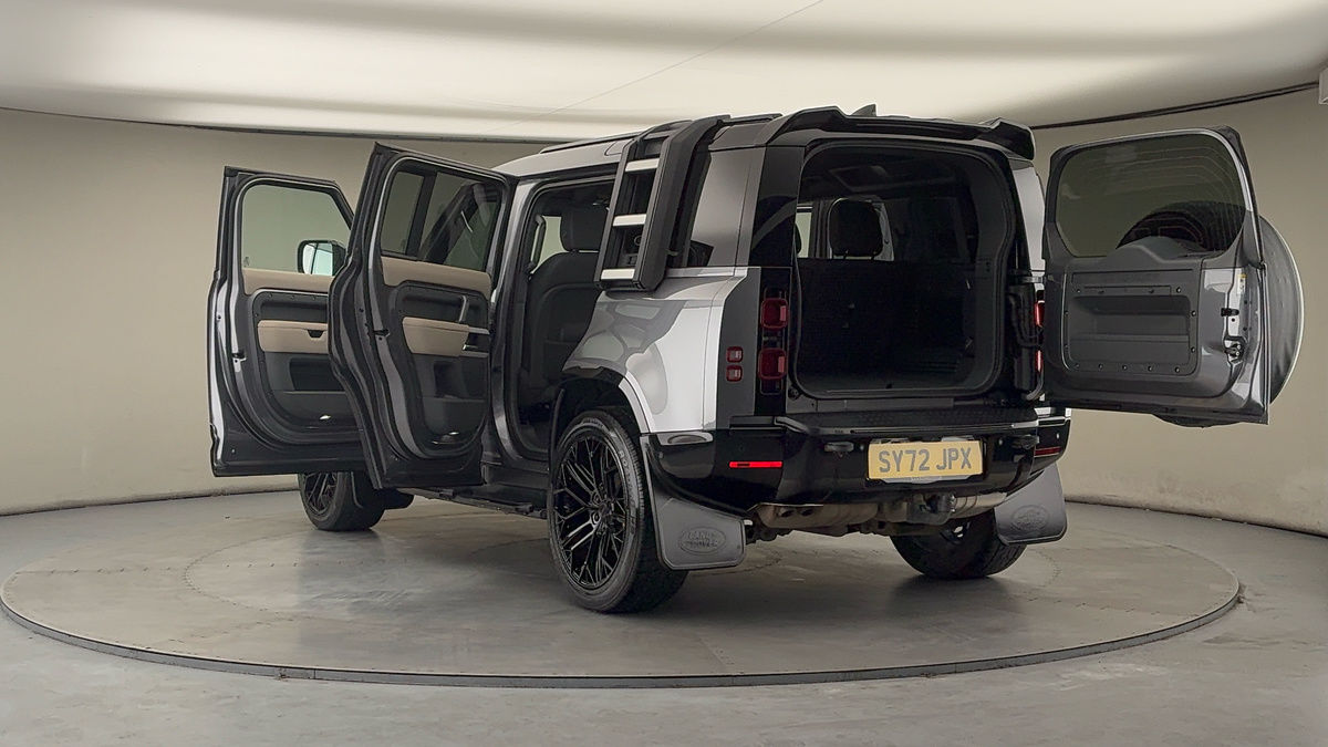 Land Rover Defender 110 Image 23