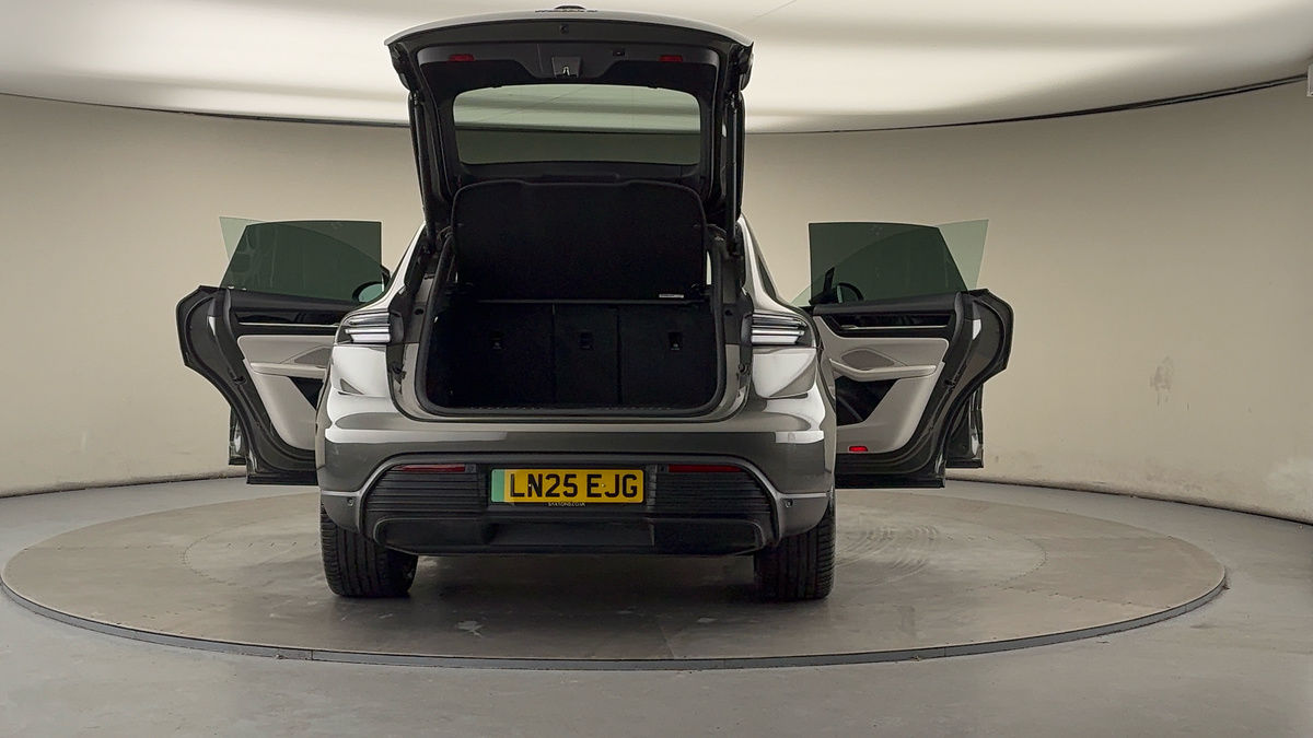 More views of Porsche Macan