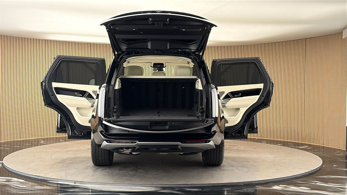 More views of Land Rover Range Rover