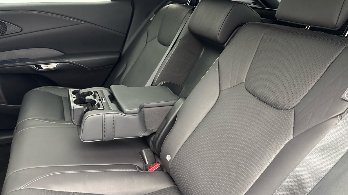 Lexus RX Image 9